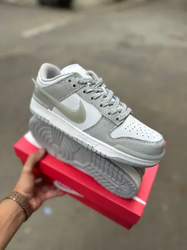 NIKE SB DUNK LOW TWIST LIGHT SILVER