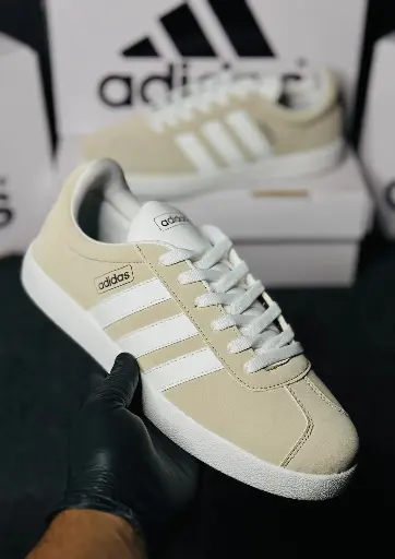 Adidas Sneakers